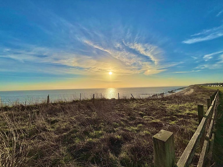 CHEAP STATIC CARAVAN FOR SALE AT BROADLAND SANDS 