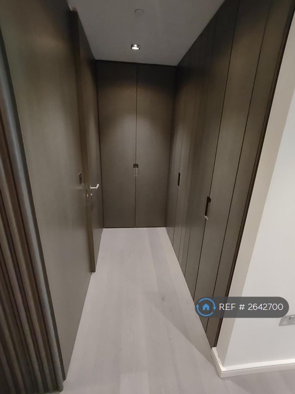 Studio flat in One Park Drive Canary Wharf, London, E14 (#2642700)