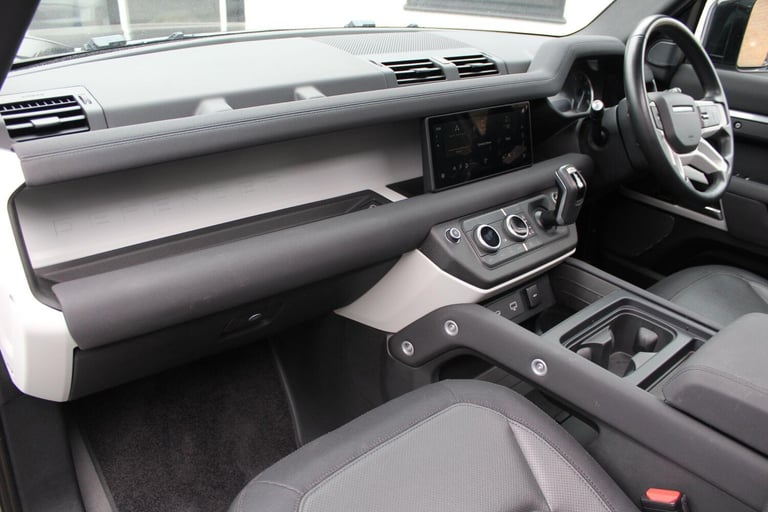2023 Land Rover Defender 2.0 P400e X-Dynamic SE 110 5dr Auto ESTATE PETROL/ELECTRIC Automatic