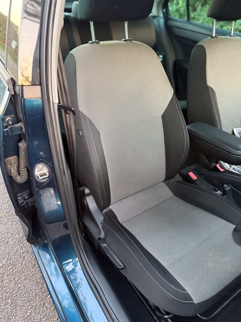 Skoda, RAPID, Hatchback, 2013, Manual, 1598 (cc), 5 doors