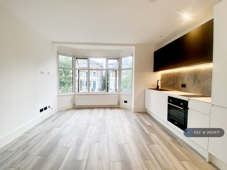 image for 3 bedroom flat in Argyle Road, London, W13 (3 bed) (#2651471)