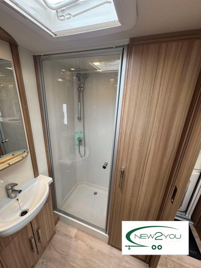 2015 Lunar ULTIMA 470 2 Berth Caravan - STOCK E110