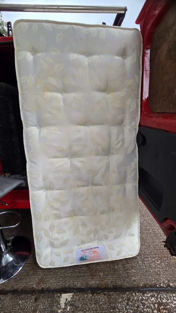 Single divan bed 