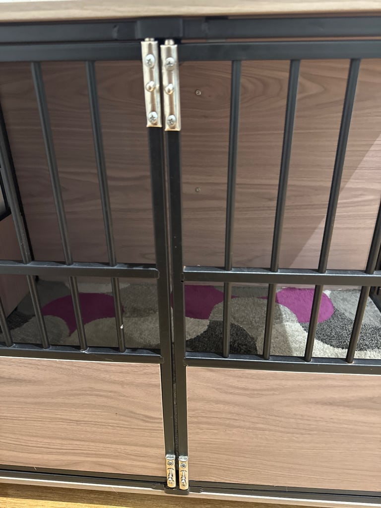 Dog crate- with carpet- USED
