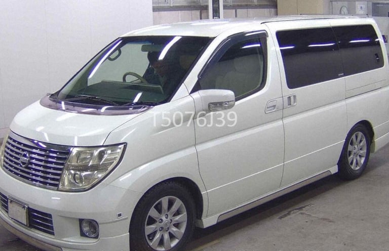 2004 Nissan Elgrand 3.5 X AUTOMATIC 4X4 * 8 SEATER RECLINING BUSINESS SEATS * ONLY 38000 MILES   ...