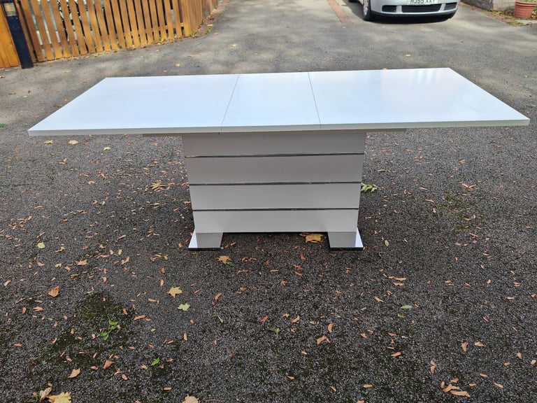 White Extending Dining Table & 6 Black/Chrome Chairs FREE DELIVERY 178