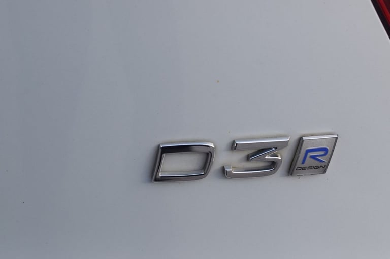 2019 Volvo XC40 2.0 D3 R DESIGN Pro 5dr Geartronic ESTATE DIESEL Automatic