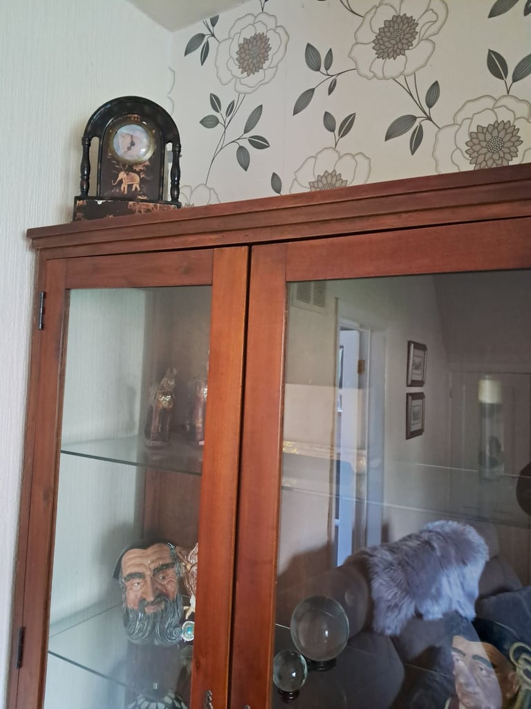 Display cabinet,