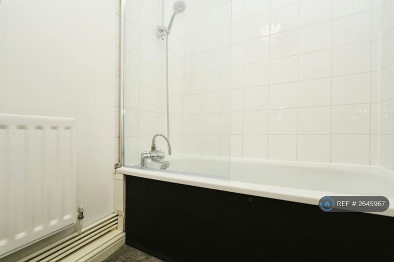 2 bedroom flat in Elton House, Bristol, BS2 (2 bed) (#2645967)