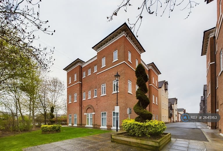 2 bedroom flat in Pine Street, Aylesbury, HP19 (2 bed) (#2645163)