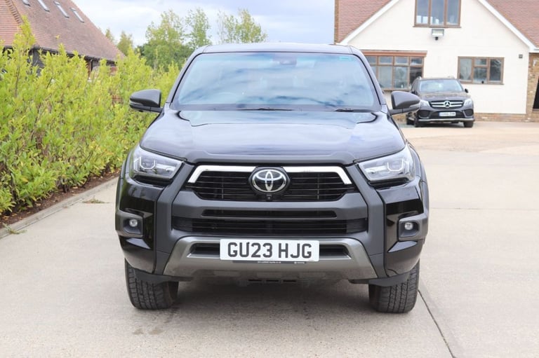 2023 Toyota Hilux 2.8 D-4D Invincible X Pickup Double Cab 4dr Diesel Auto 4WD Euro 6 (s/s) (2 PIC...