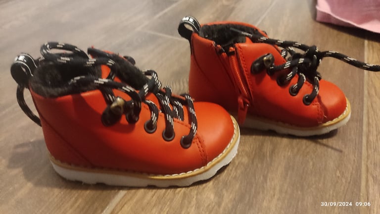Toddler winter boots, trainers sizes 4-5