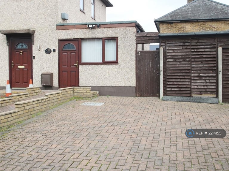 Studio flat in Whitby Gardens, Sutton, SM1 (#2214155)