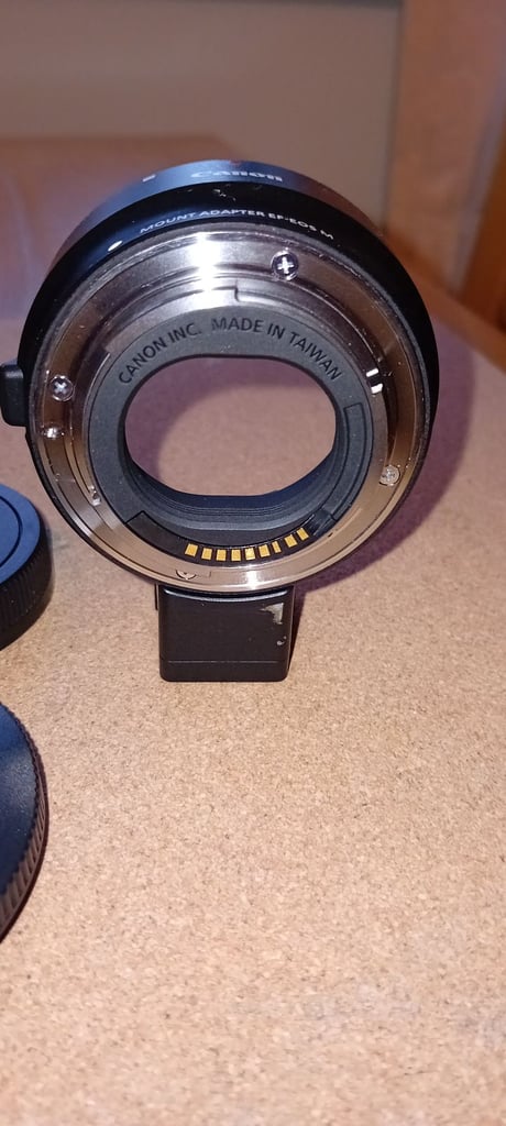 Canon EF-EOS M Mount Adapter – EF / EF-S Lens to EF-M Camera Excellent Condition