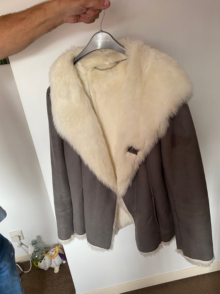 Ladies faux fur jacket 