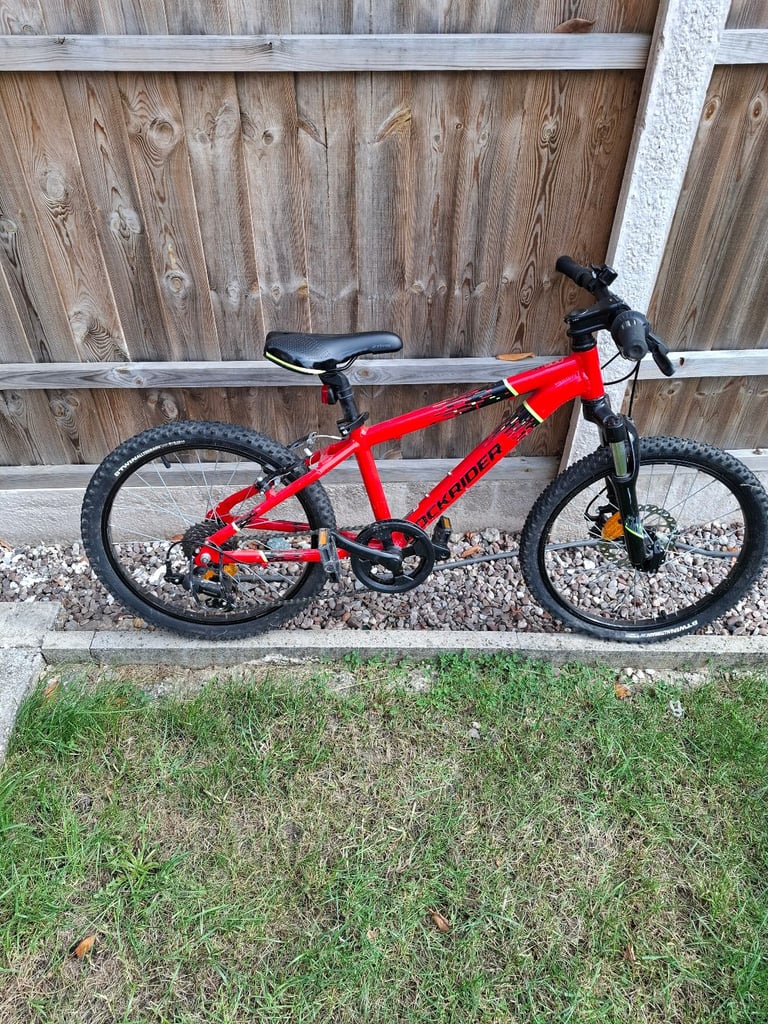 Rockrider ST900 BTWIN 20-Inch Mountain Bike.