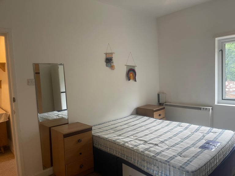 image for Spacious 1-Bed Flat for Rent – NG7 2EB