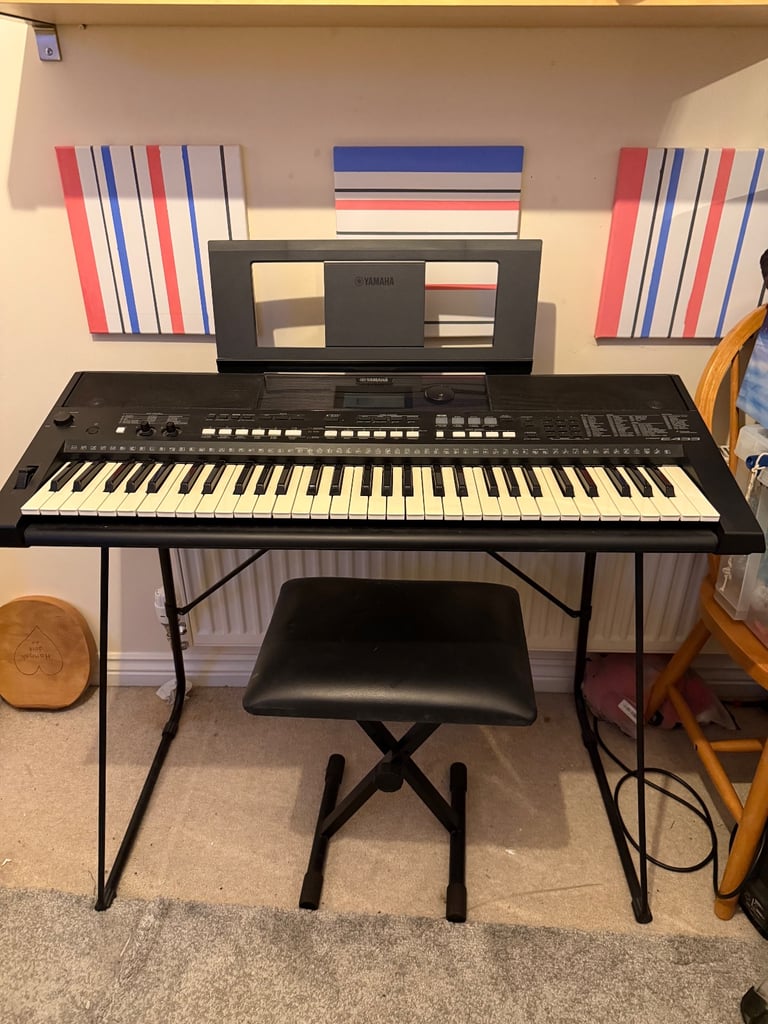Yamaha electric keyboard PSR E433