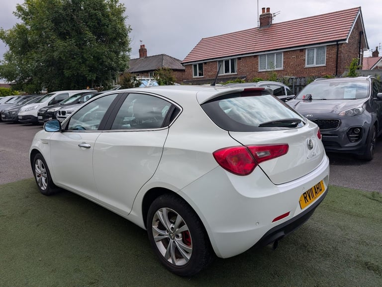2011 Alfa Romeo Giulietta 1.4 TB MultiAir Lusso Euro 5 (s/s) 5dr HATCHBACK Petrol Manual