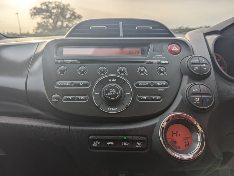 HONDA JAZZ 1.4 PETROL LOVELY CONDITION FULL SERVICE HISTORY SUPER RELIBALE