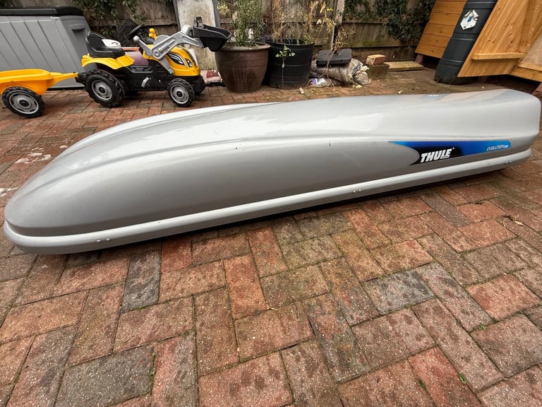 Thule ski roof box