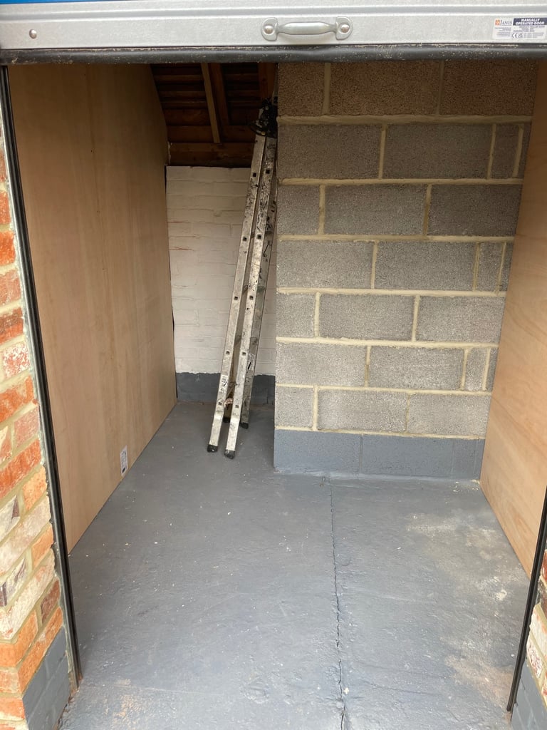 UPTON POOLE MINI LOCK UP GARAGE + OPTIONAL PARKING SPACE 