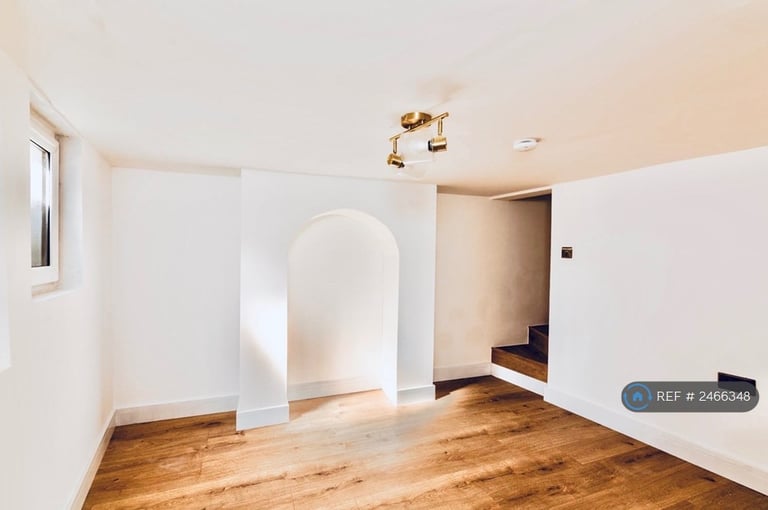 4 bedroom house in Edward Street, Dunstable, LU6 (4 bed) (#2466348)