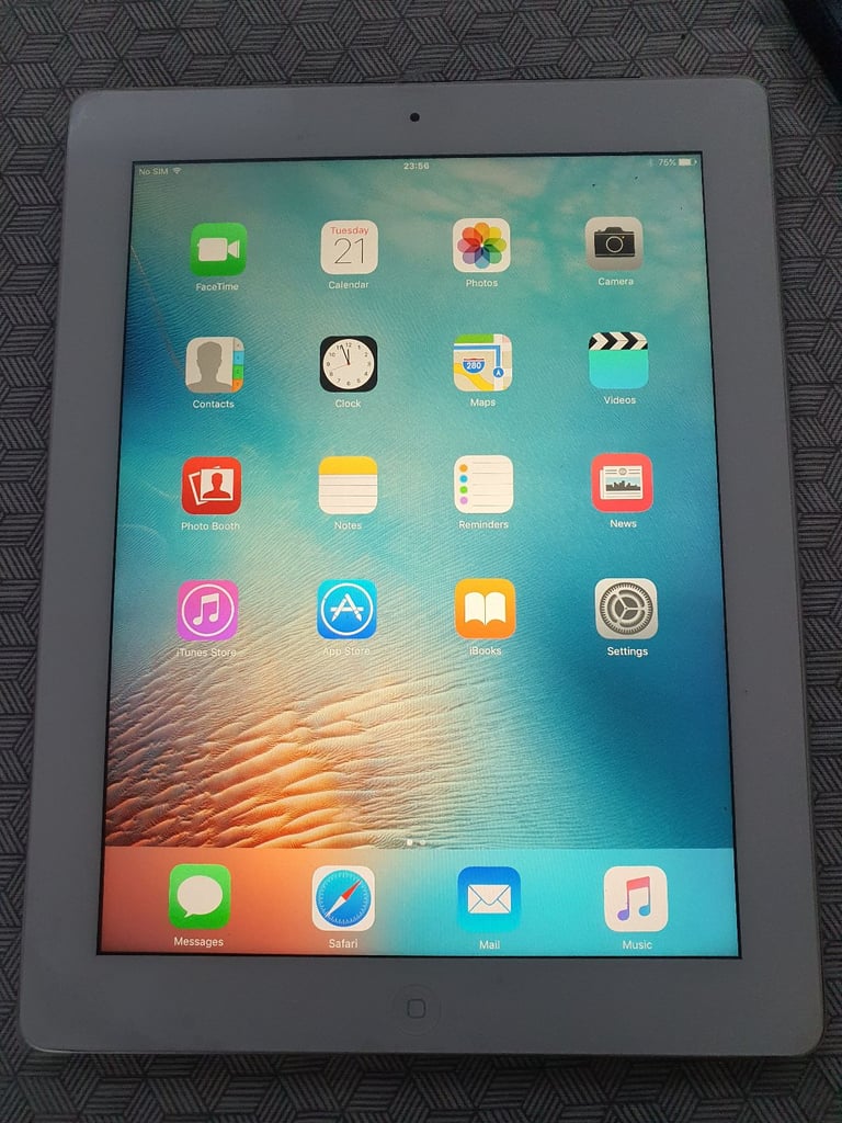 image for Ipad 3 16 gb wi-fi cellular for parts or repair
