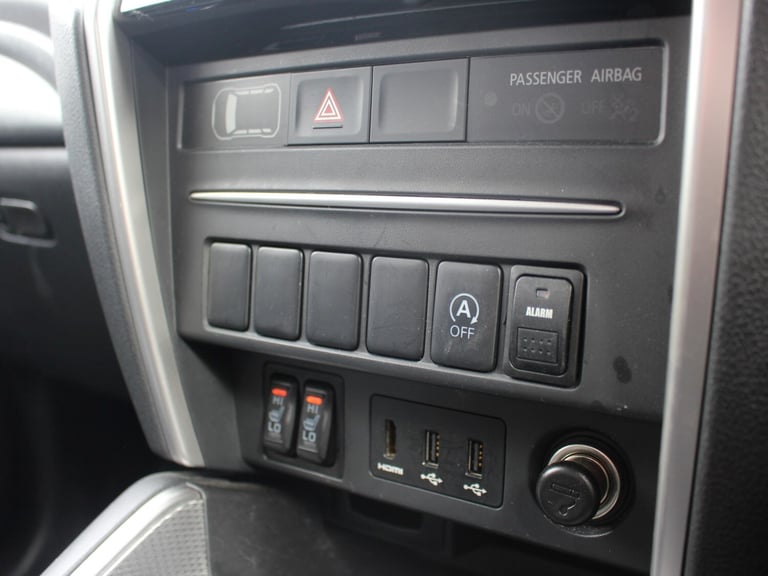 2021 Mitsubishi L200 2.2 DI-D DC Barbarian Pickup Double Cab 4dr Diesel Manual