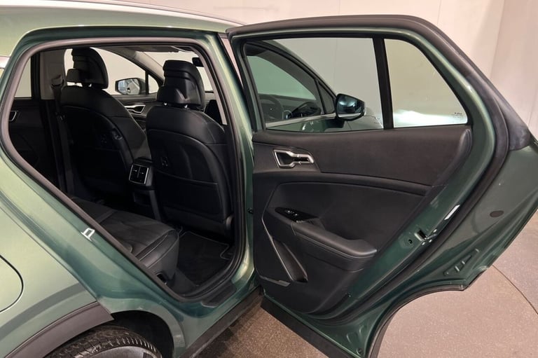 2023 73 KIA SPORTAGE 1.6 T-GDI 13.8KWH 3 SUV 5DR PETROL PLUG-IN HYBRID AUTO AWD 