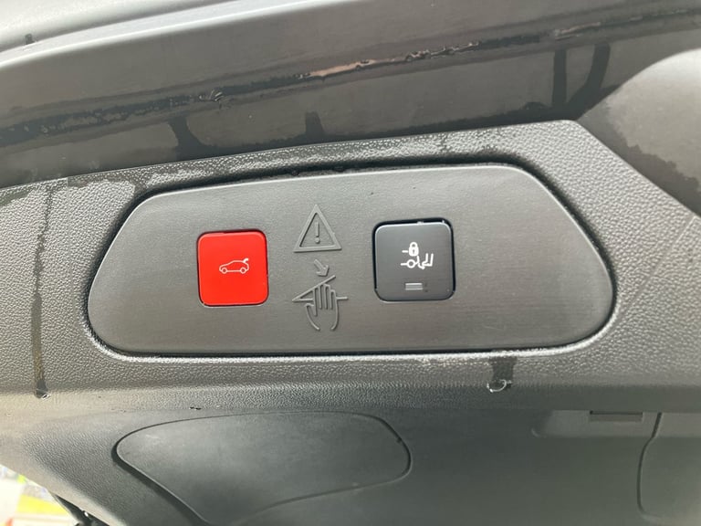 2023 Vauxhall Grandland 1.5 Turbo D Ultimate 5dr Auto HATCHBACK DIESEL Automatic