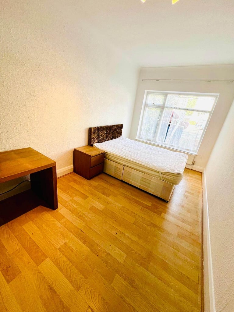 Rooms to rent close to university and hendon central