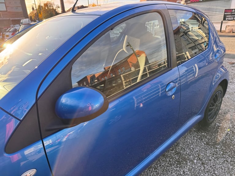 2011 Toyota AYGO 1.0 VVT-i Blue 5dr HATCHBACK Petrol Manual