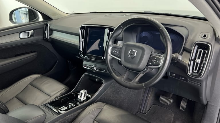 2021 Volvo XC40 Inscription, B4 mild hybrid (Rear Camera,  Black Leather Interior) Estate Petrol ...