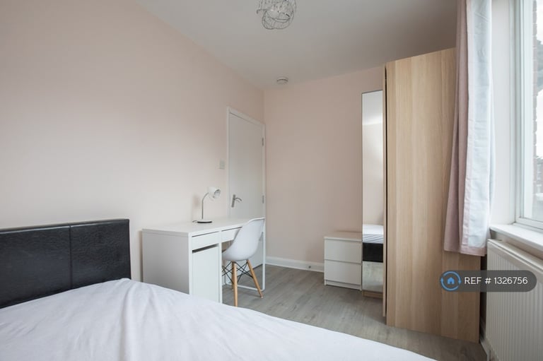 6 bedroom house in Rupert Road, Guildford, GU2 (6 bed) (#1326756)