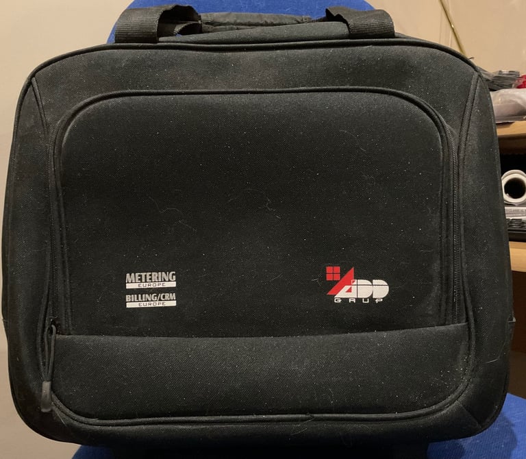 Small travel/business case pre-loved with wheels