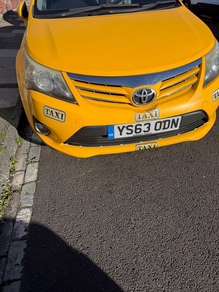 Toyota, AVENSIS, Estate, 2014, Manual, 1998 (cc),5 doors - Image 2