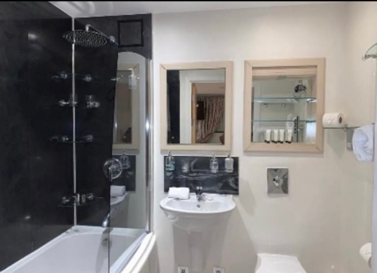SHORT LET - 1 BEDROOM FLAT - CANARY WHARF -  EAST LONDON - E14