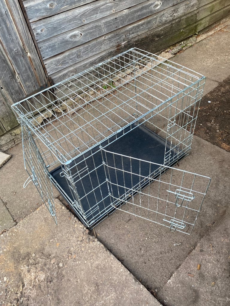 Dog cages x3 Med x2 1x Med/Large 