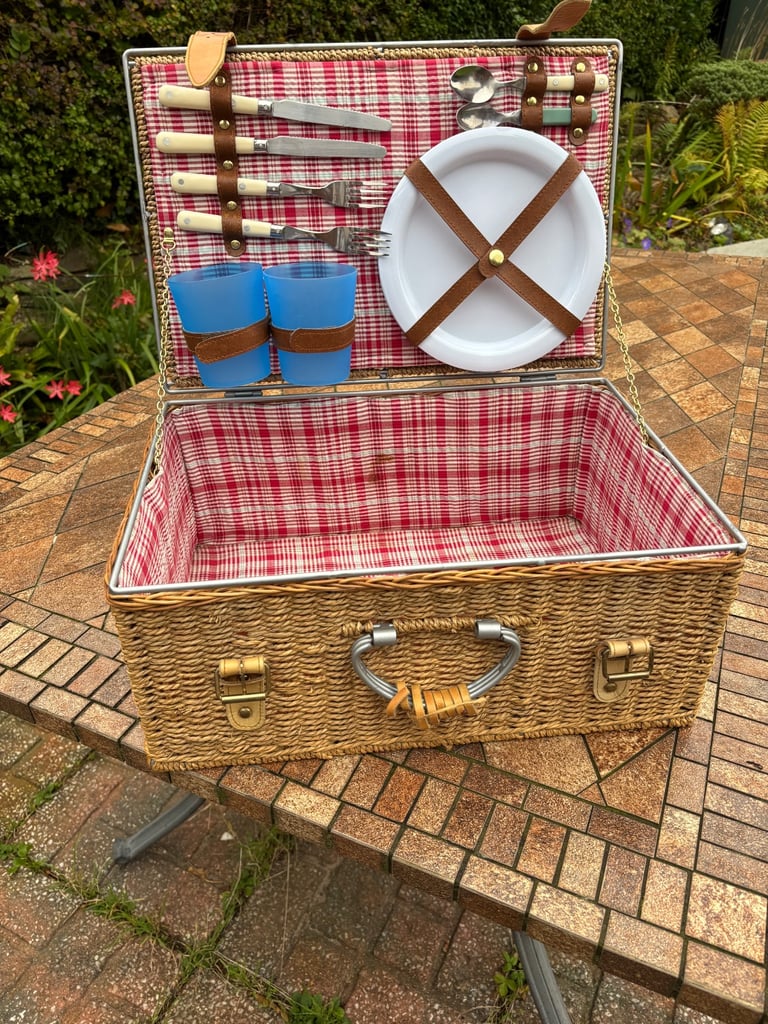 image for Wicker Picnic Basket 