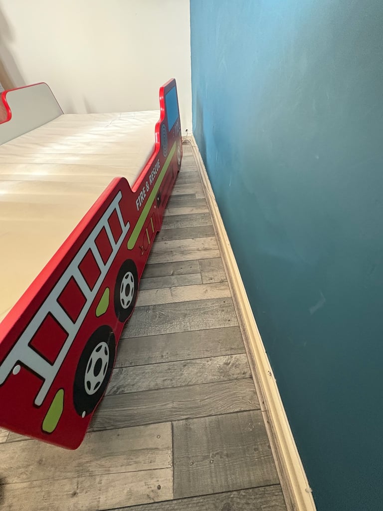 Fire engine toddler bed