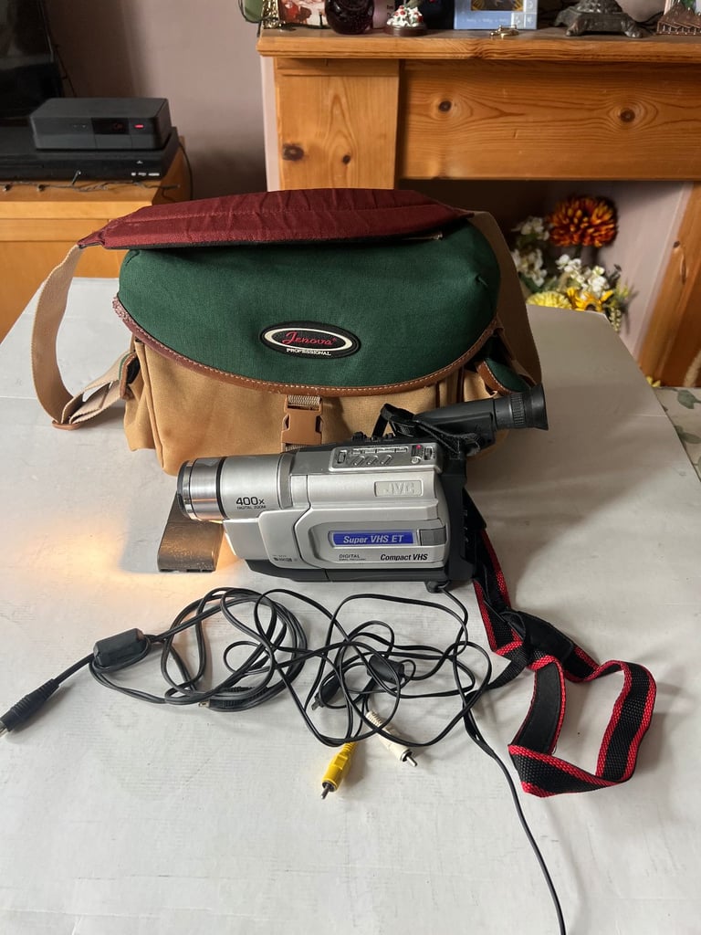 Untested JVC Compact VHS Camcorder GR-SX22E & Case