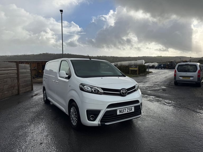 2017 Toyota ProAce 1.6D Comfort Medium Panel Van 6dr Diesel Manual MWB Euro 6 (s/s) (115 ps) PANE...