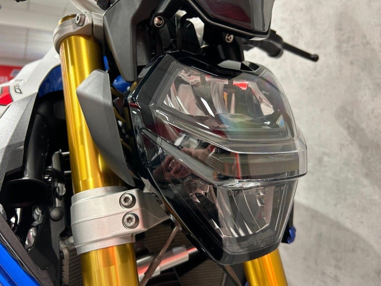 72/2022 BMW F900R Sport - 7106 miles - TRI-COLOUR!