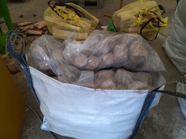 Logs heat logs comes in bulk bag plus 2 x bags of kinderling 