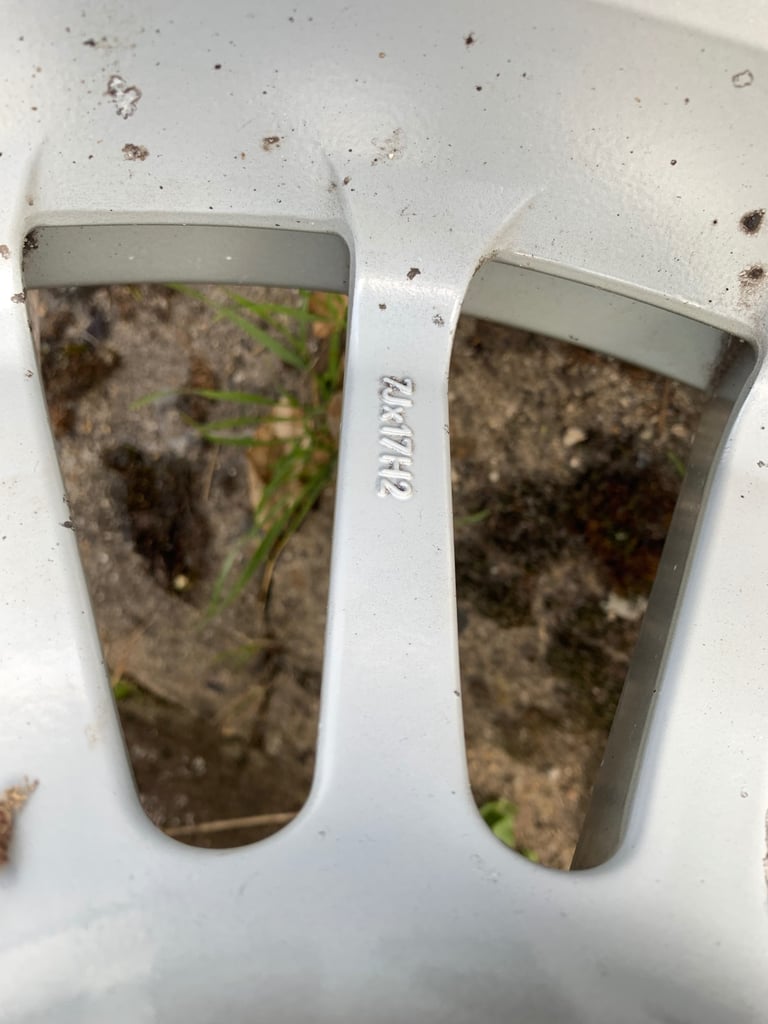 Ford Focus mk1 alloy wheel aez make