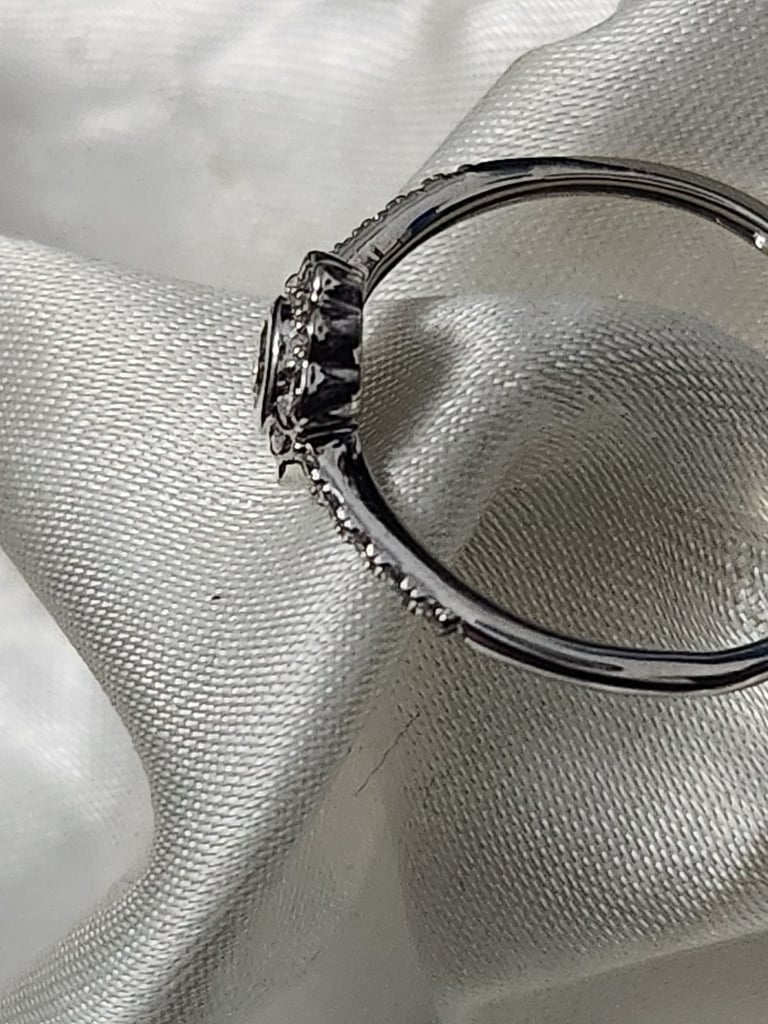 9ct White Gold Certified Natural Diamond Ring Size Q Brand new 