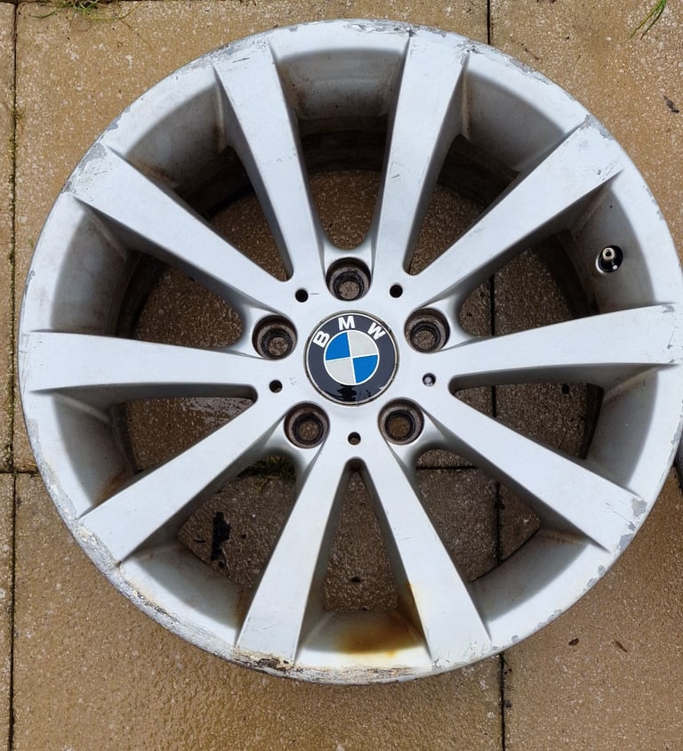  Pair of Genuine BMW 17" Alloy Wheels – 8Jx17 – No Cracks/Bends – Ideal for Refurb