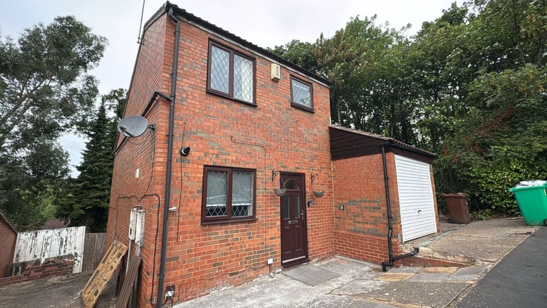 2 bed detached house