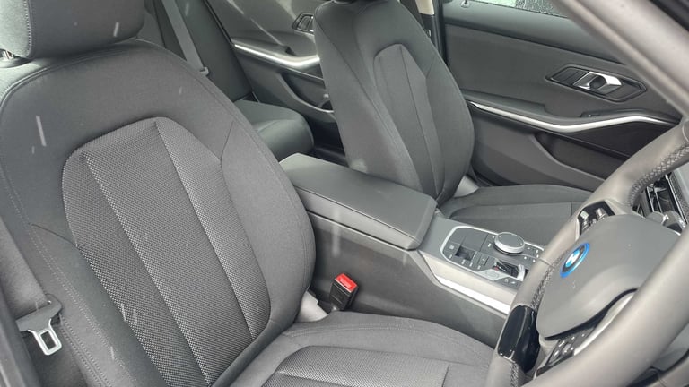 2025 BMW 3 Series 330e 22.3 kWh Sport 4dr Step Auto Saloon Plug-In Hy Automatic